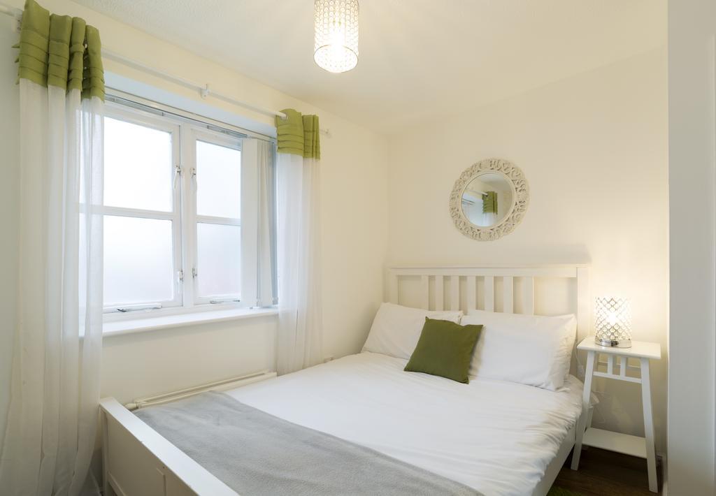 Quiet Riverside Apartment London